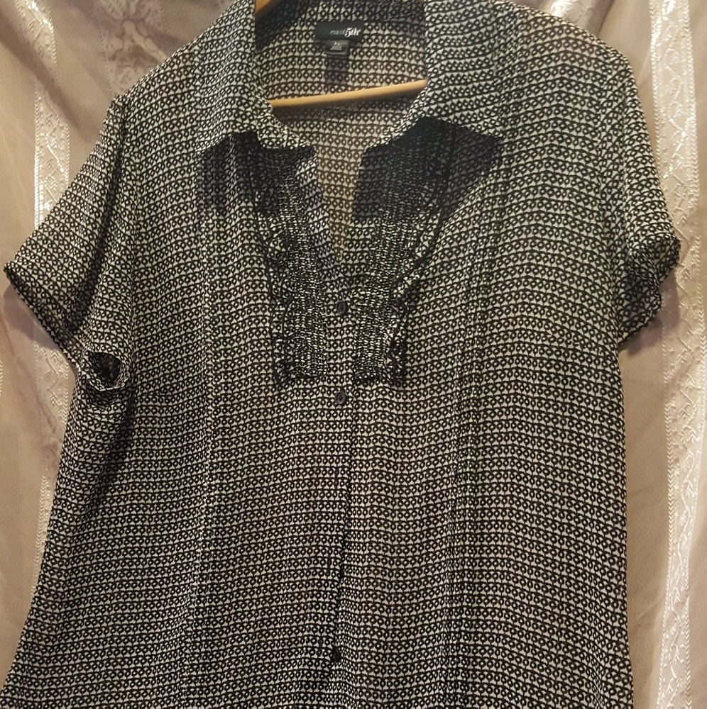 Womens Black and Ivory blouse top East 5th size XL